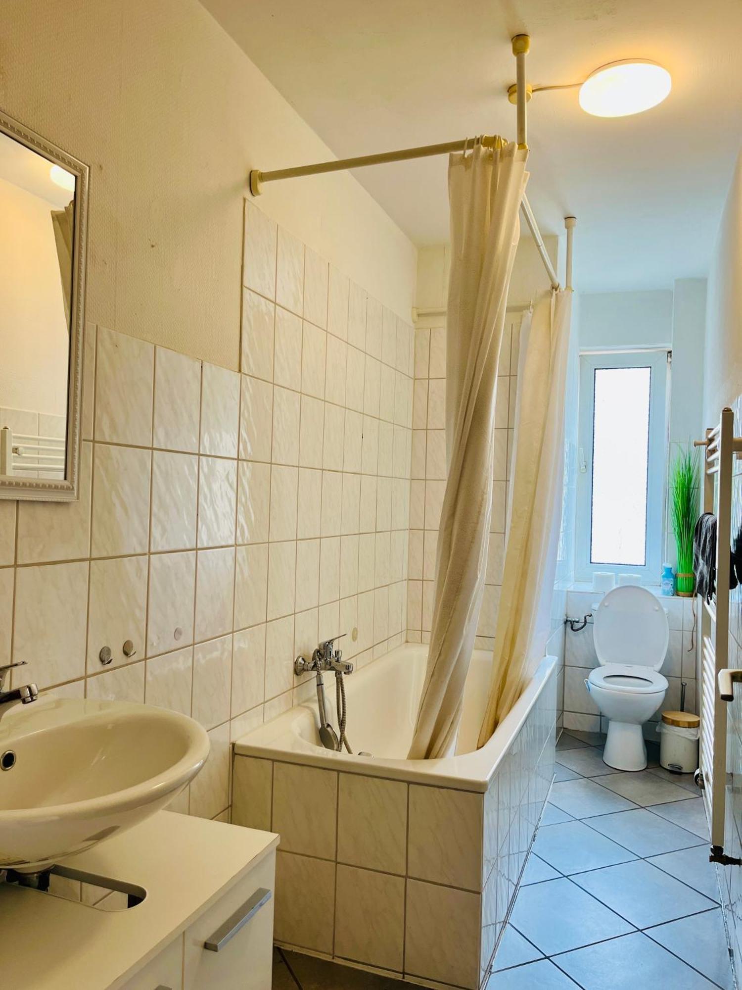 Geraeumige Wohnung Im Herzen Kassels Bagian luar foto